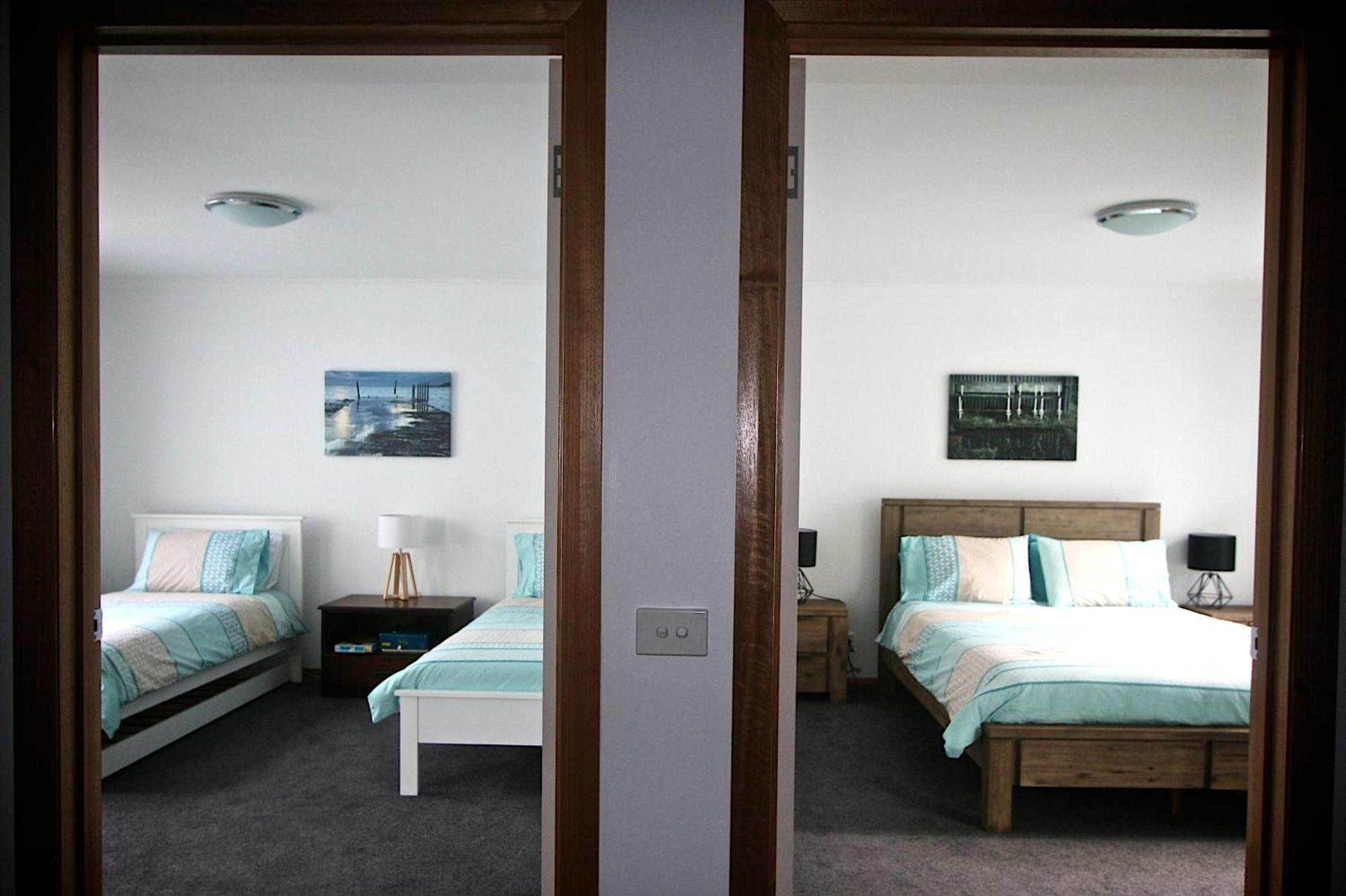 Penguin Beachfront Apartments Номер фото