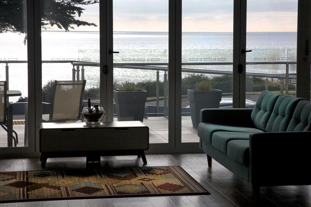 Penguin Beachfront Apartments Экстерьер фото