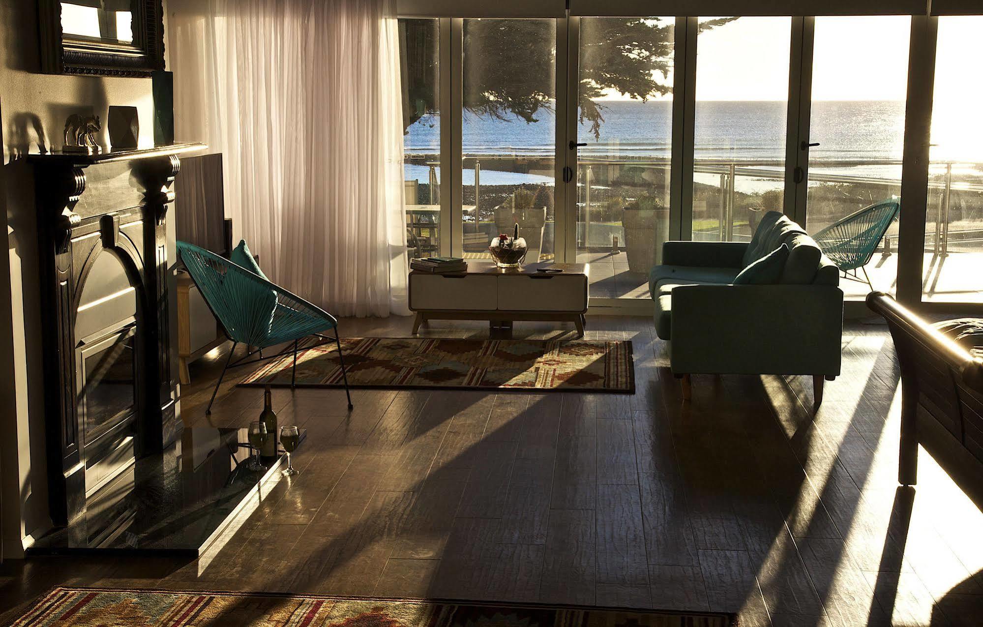 Penguin Beachfront Apartments Экстерьер фото