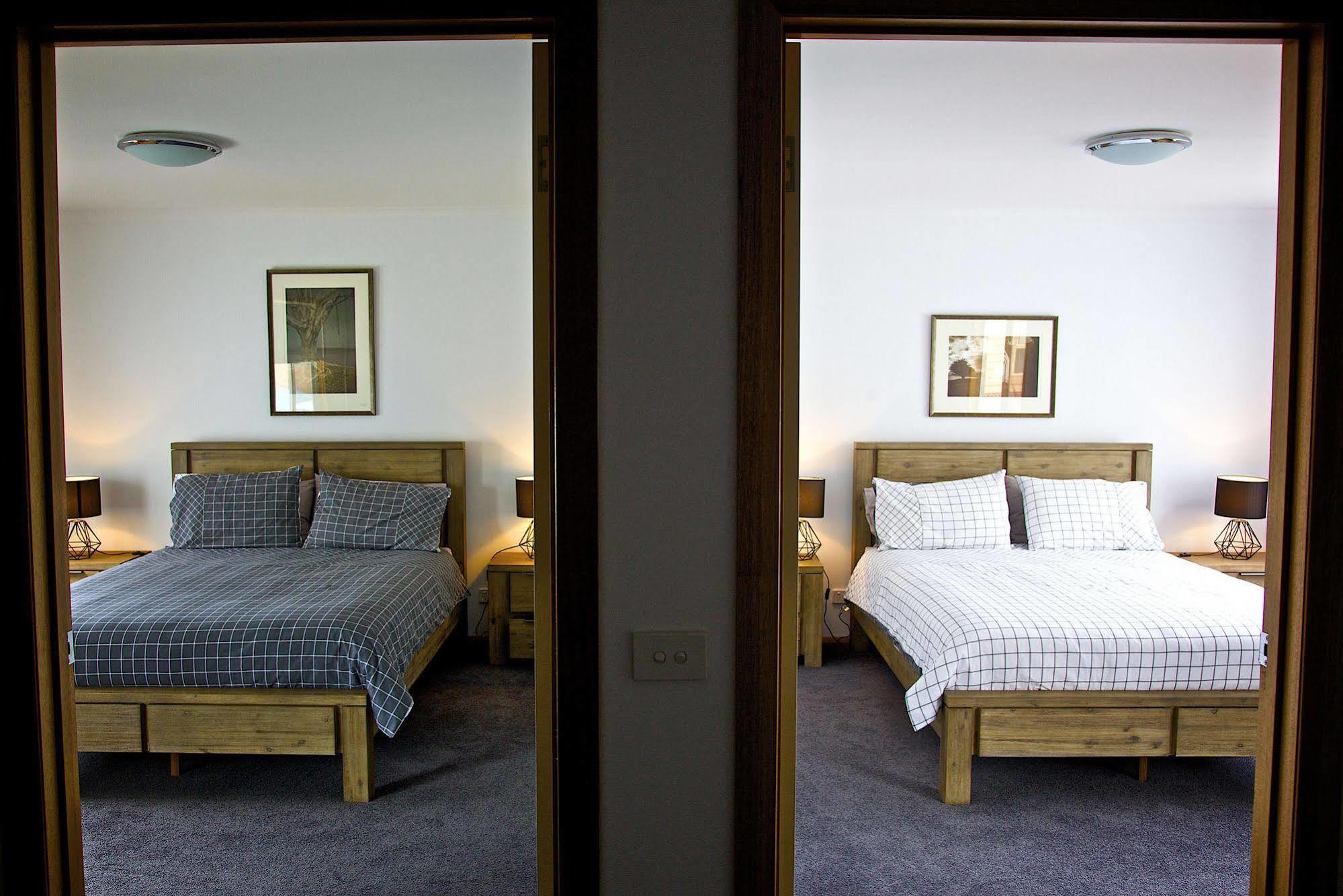 Penguin Beachfront Apartments Экстерьер фото