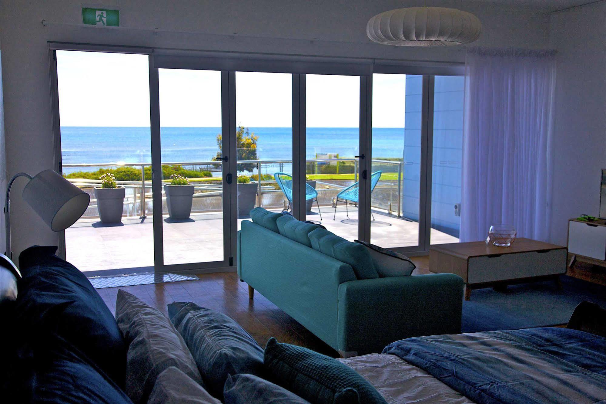 Penguin Beachfront Apartments Экстерьер фото