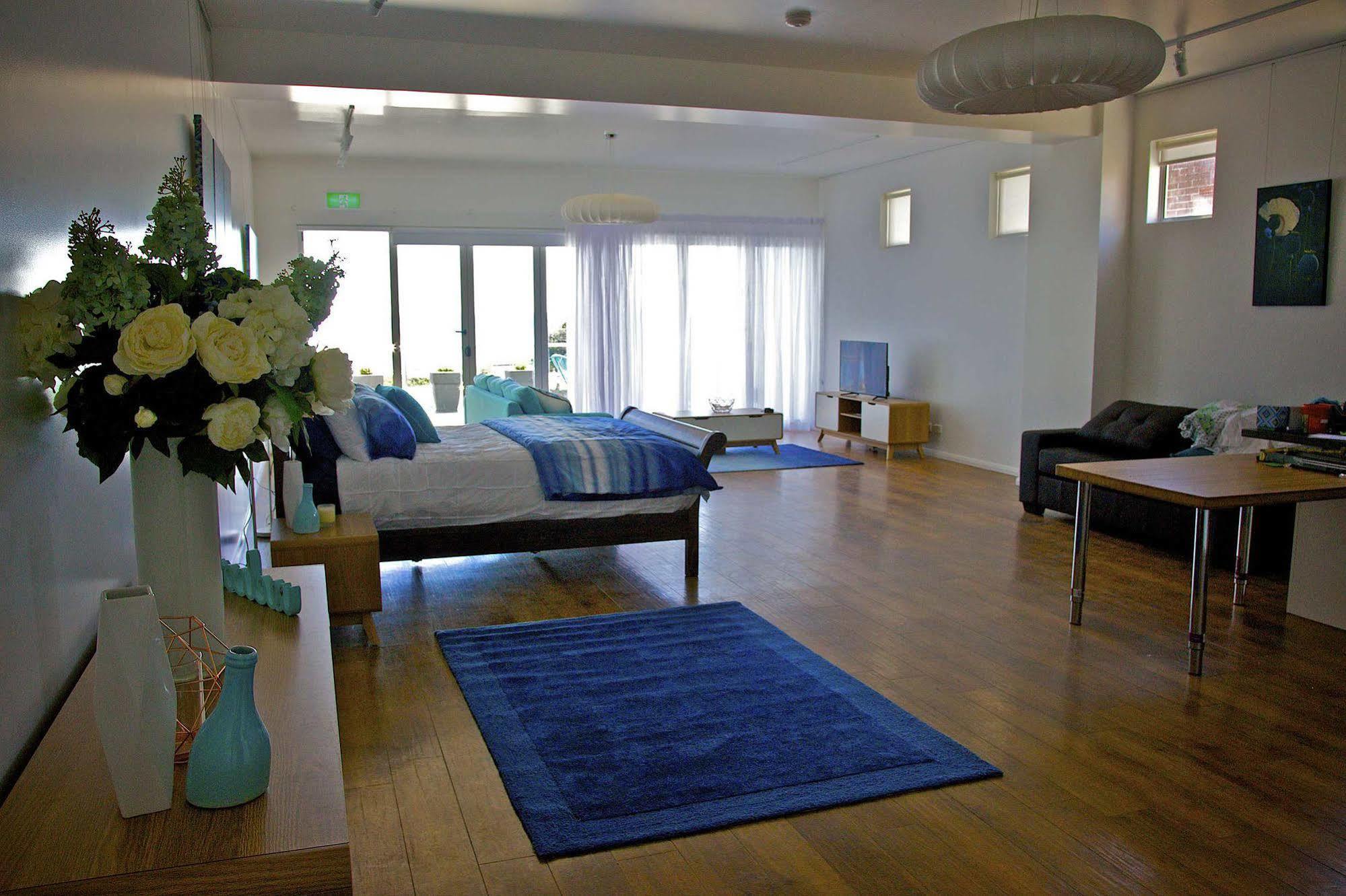 Penguin Beachfront Apartments Экстерьер фото