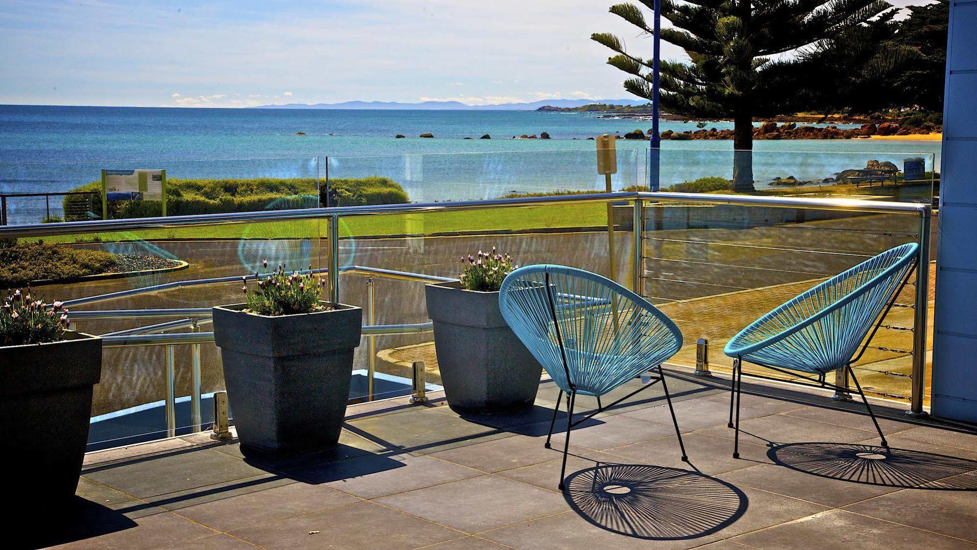 Penguin Beachfront Apartments Экстерьер фото